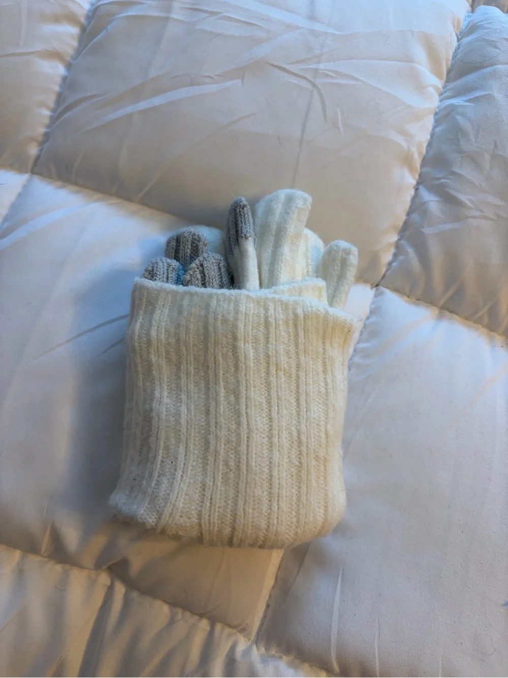 Universal Thread Cream Ribbed Knit Gloves with Gray Touch Tips